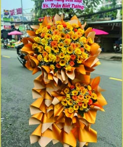 Bạn đang tìm hoa tươi quận Gò Vấp đẹp, nổi bật để chúc mừng khai trương, sự kiện hay lễ đặc biệt? Mẫu kệ hoa tone vàng dưới đây là lựa chọn lý tưởng giúp bạn gây ấn tượng mạnh và gửi gắm lời chúc ý nghĩa.
